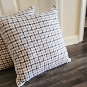 Stylish Houndstooth Throw Pillow